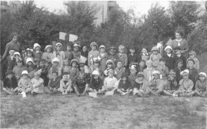 Dzieci z Miejskiego Przedszkola nr 12 ul. Perla 5, 1932-1934 &ndash; Zbiory Zofii Wiśniewskiej