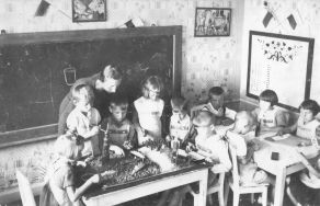 Dzieci z Miejskiego Przedszkola nr 12 ul. Perla 5, 1932-1934 &ndash; Zbiory Zofii Wiśniewskiej