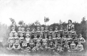 Dzieci z Miejskiego Przedszkola nr 12 ul. Perla 5, 1932-1934 &ndash; Zbiory Zofii Wiśniewskiej