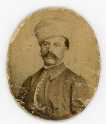 Oktawiusz Nakielski w stroju powstańca z 1863 roku &ndash; wizerunek z medalionu.
