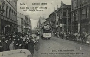 Ł&oacute;dź, ulica Piotrkowska. Na drugi dzień po obsadzeniu przez wojska niemieckie(9 X 1914 r.) - karta pocztowa. APŁ, Zbi&oacute;r ikonograficzny APŁ, sygn. W-I 5/248.