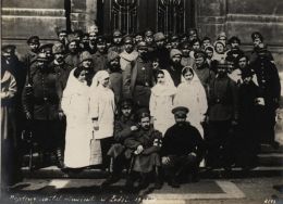Personel i pacjenci wojskowego szpitala niemieckiego w Łodzi, 1915/1916 r. APŁ, Zbi&oacute;r album&oacute;w ikonograficznych, sygn. A-62. 