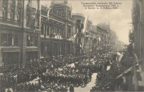 Manifestacja patriotyczna łodzian w 1916 roku z okazji 125. rocznicy uchwalenia Konstytucji 3 Maja. APŁ, Zbi&oacute;r ikonograficzny APŁ, sygn. W-I 5/233.