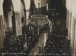 Nabożeństwo żałobne po śmierci Henryka Sienkiewicza w kościele św. Stanisława Kostki w Łodzi, listopad 1916 r. APŁ, Zbi&oacute;r album&oacute;w ikonograficznych, sygn. A-62. 