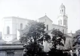 Ł&oacute;dź - parafia rzymskokatolicka pw. Podwyższenia św. Krzyża. APŁ, Archiwum Włodzimierza Pfeiffera, sygn. 365