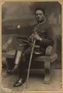 Filip Śmiłowski, maturzysta Szkoły Zgromadzenia Kupc&oacute;w m. Łodzi. Służył w I Bryg. Leg. Pol. i odrodzonym WP. Zginął w randze kapitana pod Mozyrzem 4 IV 1920 r.