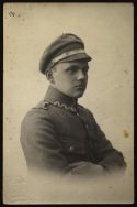 Artur Bohlman, uczeń kl. VII Szkoły Zgromadzenia Kupc&oacute;w m. Łodzi, kt&oacute;ry jako podporucznik 7 pp Leg. poległ w walkach nad Berezyną 20 V 1920 r.