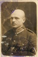 Funkcjonariusz Komendy Okręgu Ł&oacute;dzkiego PP przodownik Adam Wdowiak, kt&oacute;ry w 1920 roku uczestniczył w wojnie polsko-bolszewickiej. Fotografia z ok. 1922 r.