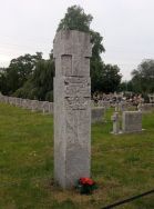 Pomnik i groby żołnierzy z wojny polsko-bolszewickiej na Cmentarzu katolickim pw. św. Anny w Łodzi. Zdj. wsp&oacute;łczesne.