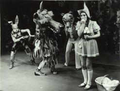Przedstawienie Czerwony Kapturek-premiera 24 stycznia 1974 r, muzyka Wł. Szpilman. APŁ Teatr Powszechny w Łodzi, sygn.274,s.8