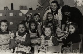 Dzieci przy zabawie, przedszkole Armii Ludowej po 1945 r. APŁ, Zbi&oacute;r ikonograficzny, sygn. Ł-I-12/61