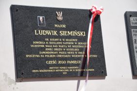 Tablica upamiętniająca mjra Ludwika Siemińskiego, fot. Dariusz Piekarczyk, Sieradz nasze miasto