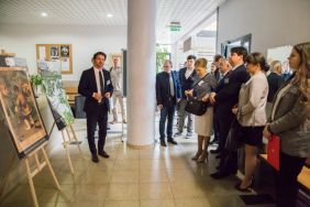 Dyrektor APŁ Bartosz G&oacute;recki otwiera wystawę, fot. Albert Jaworski.