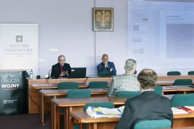 Starszy kustosz Tomasz Walkiewicz podczas wystąpienia, fot. Konrad Sosnowski.