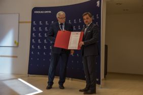 Wręczenie dyplomu patronackiego od Prezydenta RP, fot. Albert Jaworski.