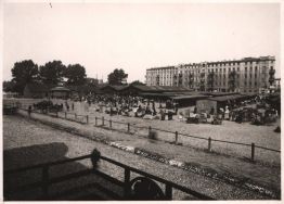 Przed 1915 r. - handel na Placu Leonarda Archiwum Państwowe w Łodzi, Zbi&oacute;r ikonograficzny, sygn. Ł-I 3/35