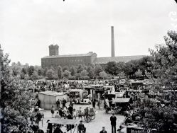 (1936) Wodny Rynek widok na fabrykę Scheiblera Archiwum Państwowe w Łodzi, Archiwum Włodzimierza Pfeiffera (księgarza i fotografa ł&oacute;dzkiego), sygn. 533