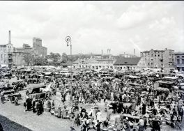 (Około 1930) Zielony Rynek widok od ulicy Żeromskiego Archiwum Państwowe w Łodzi, Archiwum Włodzimierza Pfeiffera (księgarza i fotografa ł&oacute;dzkiego), sygn. 379
