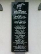 Tablica upamiętniająca polskich lotnik&oacute;w z Armii Ł&oacute;dź, Poznań, Pomorze oraz Brygady Bombowej, kt&oacute;rzy walczyli we wrześniu 1939 r. nad ziemią ł&oacute;dzką. Cmentarz wojskowy św. Jerzego na Dołach.
