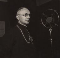 Ks. bp. Kazimierz Tomczak - przewodniczący Komitetu Obywatelskiego Miasta Łodzi  [Zbi&oacute;r ikonograficzny Archiwum Państwowego w Łodzi, sygn. O-I T/4]
