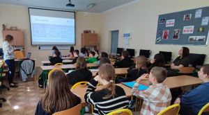 Lekcja archiwalna dla uczni&oacute;w SP nr 11 w Łodzi, fot. Paulina Bauer.