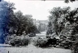 Park im. Staszica. Fragment parku, 1939 r. [Archiwum Włodzimierza Pfeiffera (księgarza i fotografa ł&oacute;dzkiego), sygn. 893]