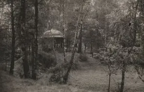 Park im. Słowackiego. Fragment parku, przed 1939 r. [Zbi&oacute;r ikonograficzny Archiwum Państwowego w Łodzi, sygn. Ł-I 22/11]