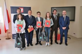 Wręczenie nagr&oacute;d konkursu genealogicznego &bdquo;Bez korzeni nie zakwitniesz. Moja Wielka i Mała Ojczyzna&rdquo;, fot. Albert Jaworski.