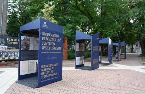 Wystawa plenerowa &bdquo;Kiedy Ziemia przestała być centrum Wszechświata. Kopernikana w Archiwach Państwowych