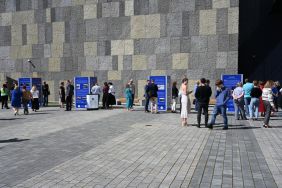 Wystawa &bdquo;Nurtem Ł&oacute;dki. 60 przystank&oacute;w dziejowych z 600-letniej historii miasta&rdquo; prezentowana w Krakowie, fot. W. Kowaluk.