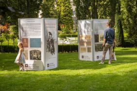 Narodowe Czytanie w Ogrodach Muzeum Pałaca Herbsta w Łodzi, fot. A. Jaworski.