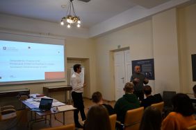 Zajęcia archiwalne dla student&oacute;w ekonomii, fot. A. Kaniewska.