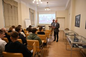 Zajęcia archiwalne dla student&oacute;w kierunku finanse i bankowość, fot. A. Kaniewska.