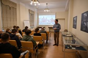 Zajęcia archiwalne dla student&oacute;w kierunku finanse i bankowość, fot. A. Kaniewska.