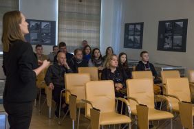 Zajęcia archiwalne dla słuchaczy Centrum Kształcenia Ustawicznego Wojew&oacute;dztwa Ł&oacute;dzkiego w Zgierzu, fot. A. Jaworski.