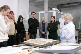 Wycieczka student&oacute;w Historii Sztuki w APŁ. Fot. Piotr Sikora.