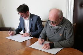 Podpisanie umowy darowizny, fot. A. Jaworski.