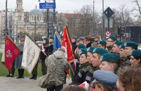 Uroczystości przed pomnikiem J&oacute;zefa Piłsudskiego w Łodzi, fot. M. Dybalski