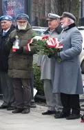 Uroczystości przed pomnikiem J&oacute;zefa Piłsudskiego w Łodzi, fot. M. Dybalski