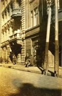 Ulica Kilińskiego 76-78, pod numerem 78 mieszkała rodzina Romana Wajnikonisa - 1927
