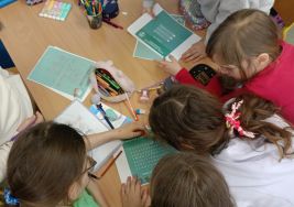 Zajęcia dla uczni&oacute;w promujące 3. edycję konkursu genealogicznego &bdquo;Bez korzeni nie zakwitniesz. Moja Wielka i Mała Ojczyzna&rdquo;, fot. A. Kaniewska