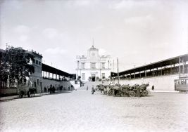 Dworzec Kaliski w Łodzi, 1930 r. Archiwum Włodzimierza Pfeiffera (księgarza i fotografa ł&oacute;dzkiego)