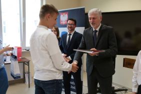Uroczystość wręczenia nagr&oacute;d finalistom wojew&oacute;dzkim III edycji konkursu genealogicznego &bdquo;Bez korzeni nie zakwitniesz. Moja Wielka i Mała Ojczyzna&rdquo;, fot. A. Jaworski.