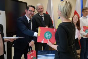 Uroczystość wręczenia nagr&oacute;d finalistom wojew&oacute;dzkim III edycji konkursu genealogicznego &bdquo;Bez korzeni nie zakwitniesz. Moja Wielka i Mała Ojczyzna&rdquo;, fot. A. Jaworski.
