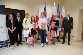 Uroczystość wręczenia nagr&oacute;d finalistom wojew&oacute;dzkim III edycji konkursu genealogicznego &bdquo;Bez korzeni nie zakwitniesz. Moja Wielka i Mała Ojczyzna&rdquo;, fot. A. Jaworski.