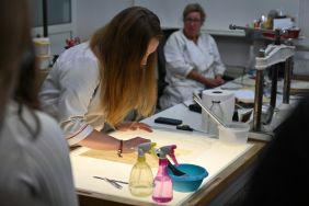 Wycieczka student&oacute;w Historii Sztuki Uniwersytetu Ł&oacute;dzkiego w APŁ, fot. M. Dybalski.