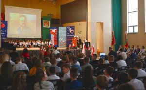 Patriotyczna uroczystość w Szkole Podstawowej im. Tadeusza Kościuszki w Szadku, fot. M. Dybalski.