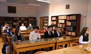 Uroczystość rozdania nagr&oacute;d finalistom eliminacji okręgowych VI edycji Olimpiady Historycznej Junior&oacute;w, fot. A. Kaniewska.