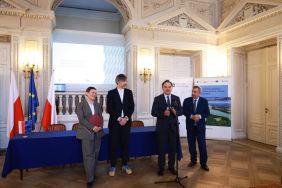 Podsekretarz stanu w MKiDN M. Cienkowska, sekretarz stanu w MKiŚ K. Bolesta, Naczelny Dyrektor Archiw&oacute;w Państwowych dr P. Pietrzyk, zastępca prezesa zarządu NFOŚiGW J. Matysiak, fot. Danuta Matloch/MKiDN.