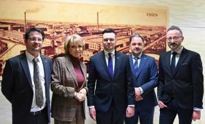 Dyrektor APŁ B. G&oacute;recki, Prezydent Łodzi H. Zdanowska, wiceminister kultury M. Wr&oacute;bel, Naczelny Dyrektor Archiw&oacute;w Państwowych dr P. Pietrzyk, poseł na Sejm RP K. Piątkowski, fot. A. Kaniewska. 